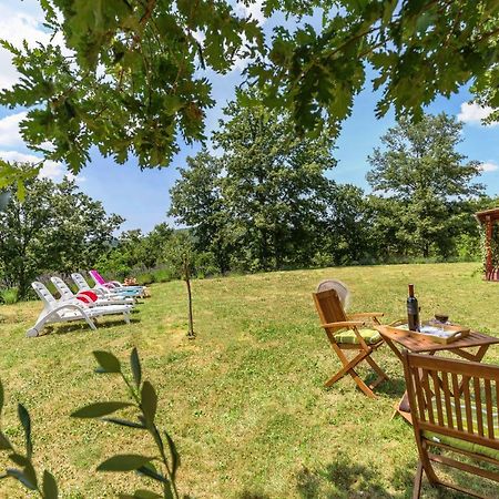 Vacation Home Latini Hum Экстерьер фото