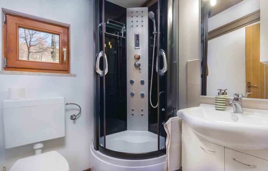 Vacation Home Latini Hum Экстерьер фото