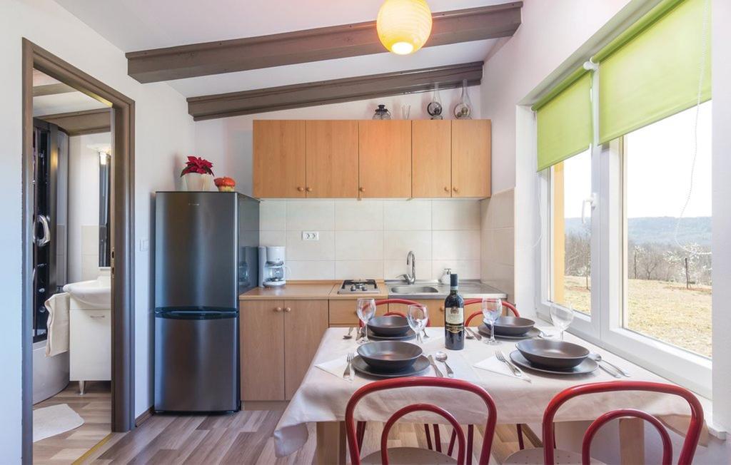 Vacation Home Latini Hum Экстерьер фото