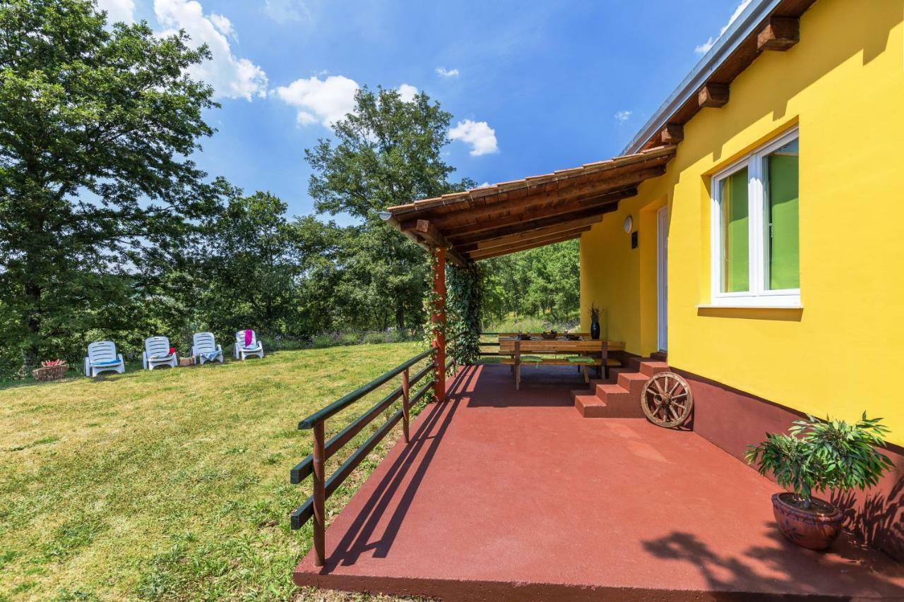 Vacation Home Latini Hum Экстерьер фото